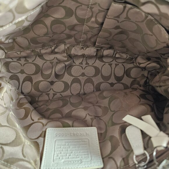 Coach Hampton Pebbled Leather Tassel Purse 5055 – COA – Excellent Used Condition - Picture 8 of 14